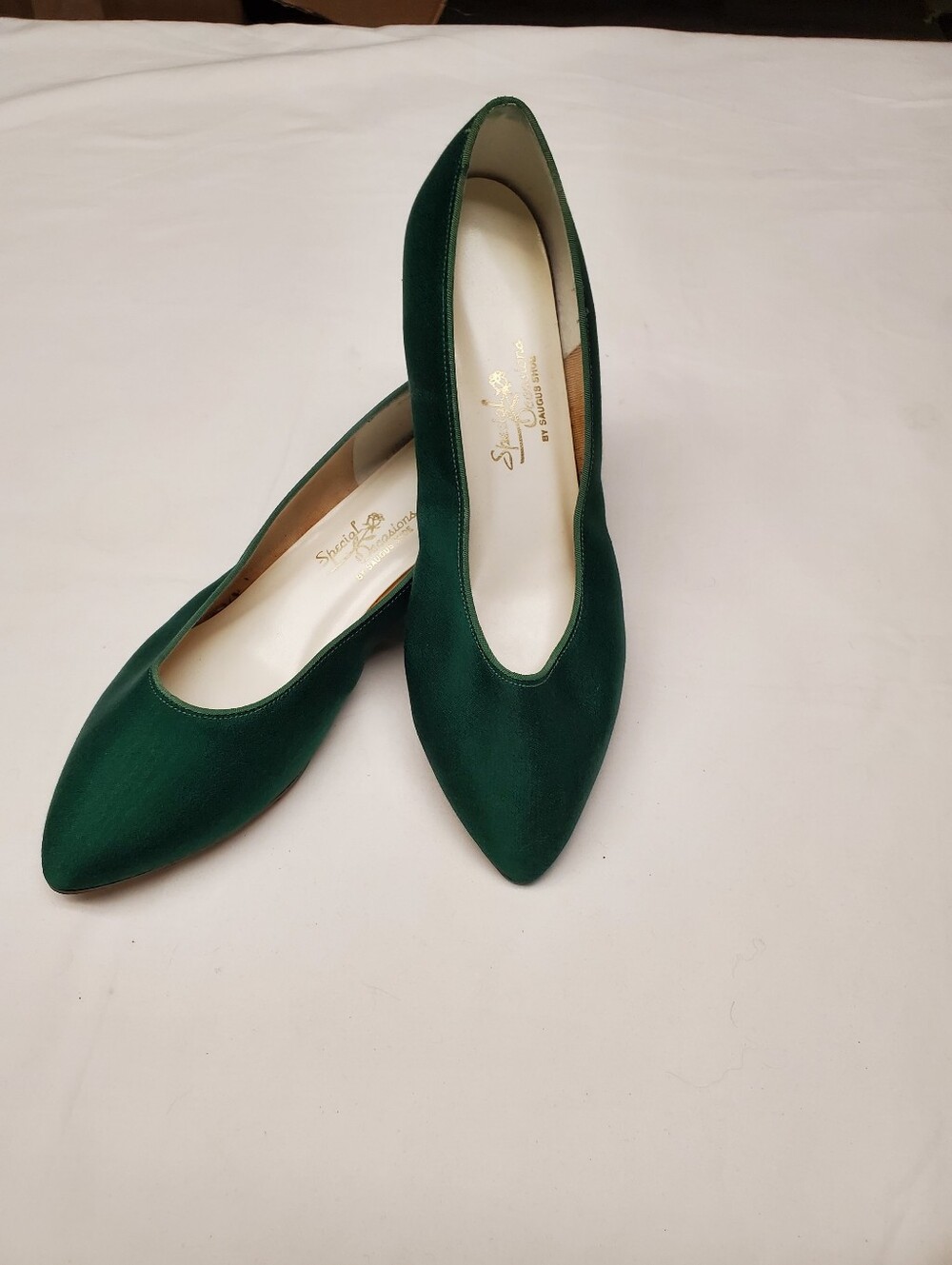 Vintage Special Occasions Saugus Shoe Emerald Green Satin Pointed Toe Flats 10B